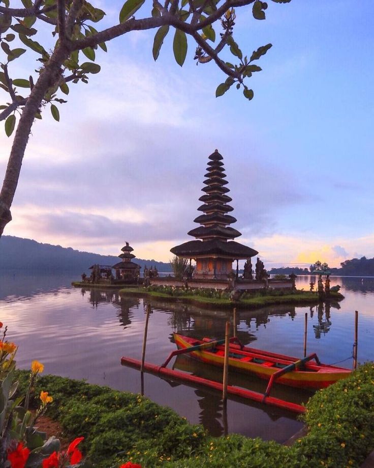 Tanah Lot, Ulun Danu Beratan & Handara Gate; continue to Ubud.